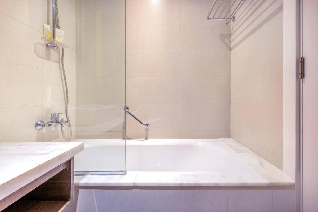 In Damac Maison Prive Business Bay - High Floor Apartment